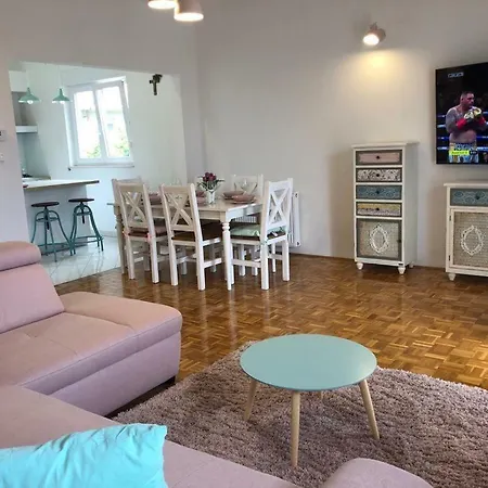 Apartman Bata * Omis