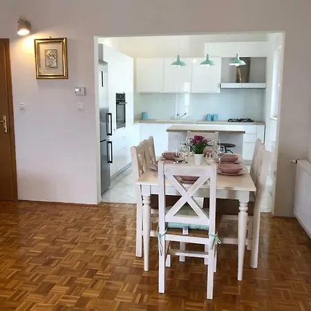 Apartman Bata 아파트 *